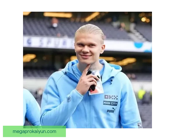 哈兰德在瓜帅战术体系中扮演核心角色，表现稳健引领全队进攻。