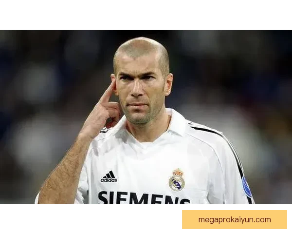 齐达内比赛智慧解析：展现卓越战术思维与球队管理能力